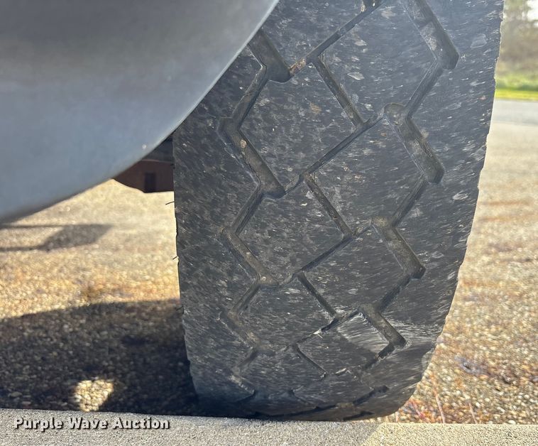 image for item EM6196 2015 RAM 5500 Crew Cab flatbed truck