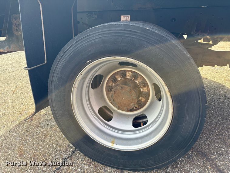 image for item EM6196 2015 RAM 5500 Crew Cab flatbed truck