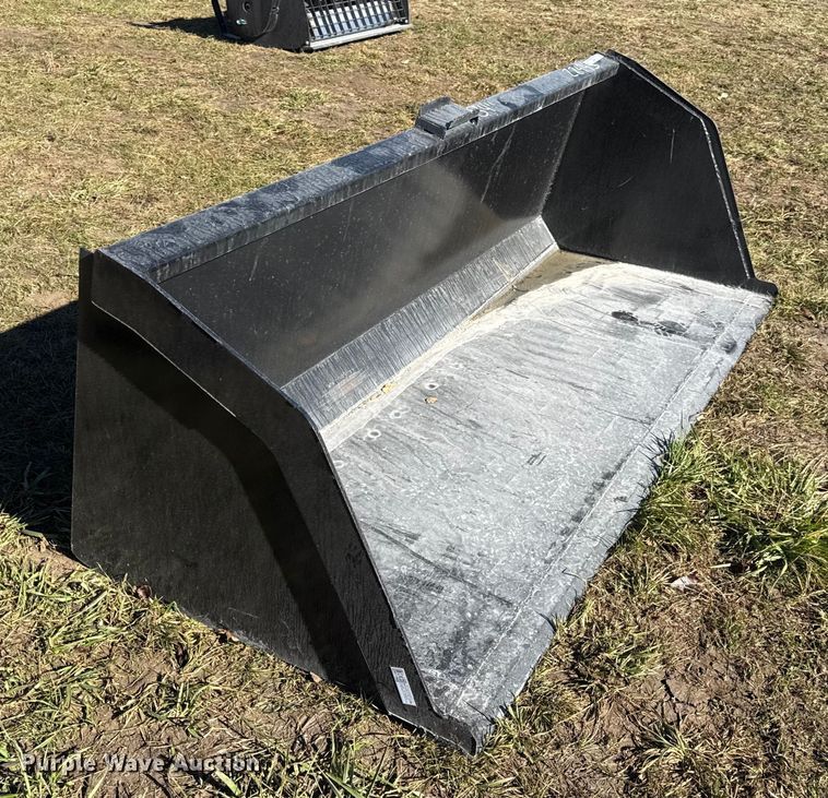 image for item EN0071 Skid steer bucket