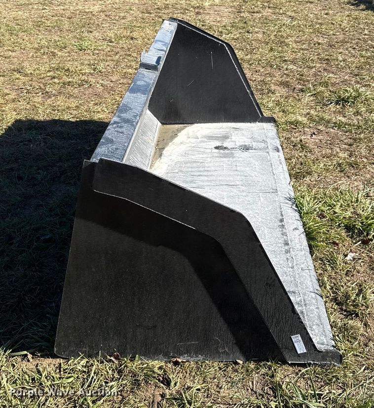 image for item EN0071 Skid steer bucket