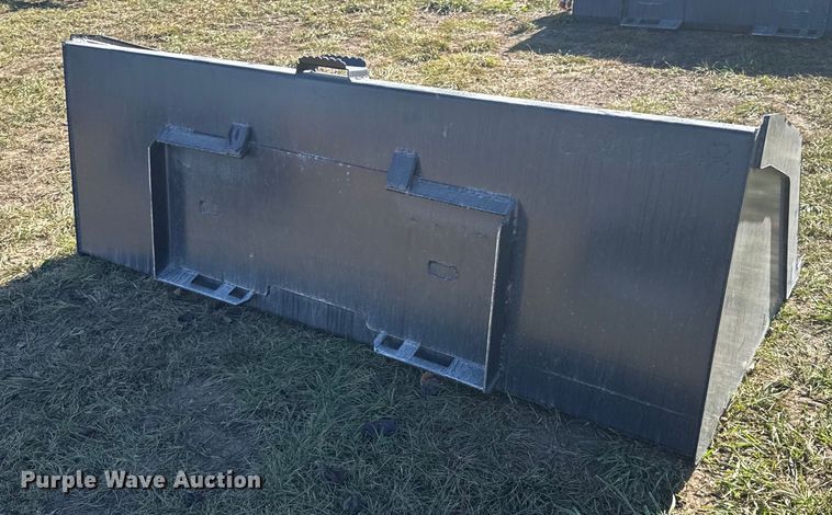 image for item EN0071 Skid steer bucket