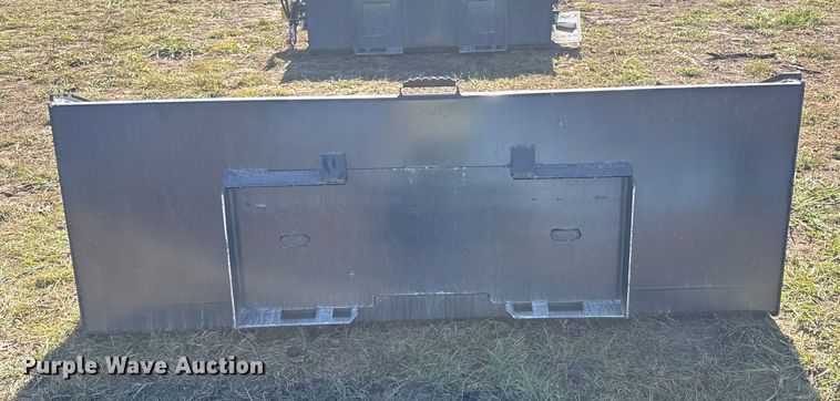 image for item EN0071 Skid steer bucket