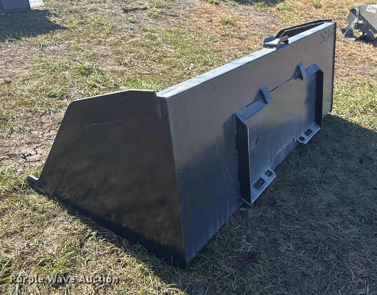 image for item EN0071 Skid steer bucket