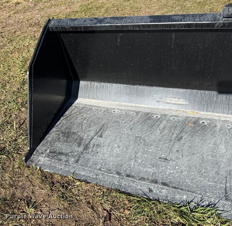 image for item EN0071 Skid steer bucket