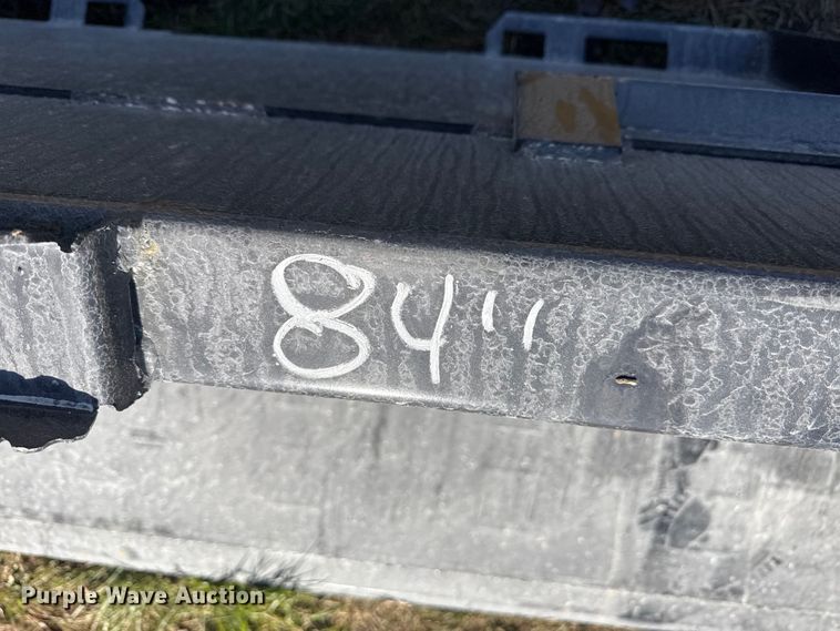 image for item EN0071 Skid steer bucket