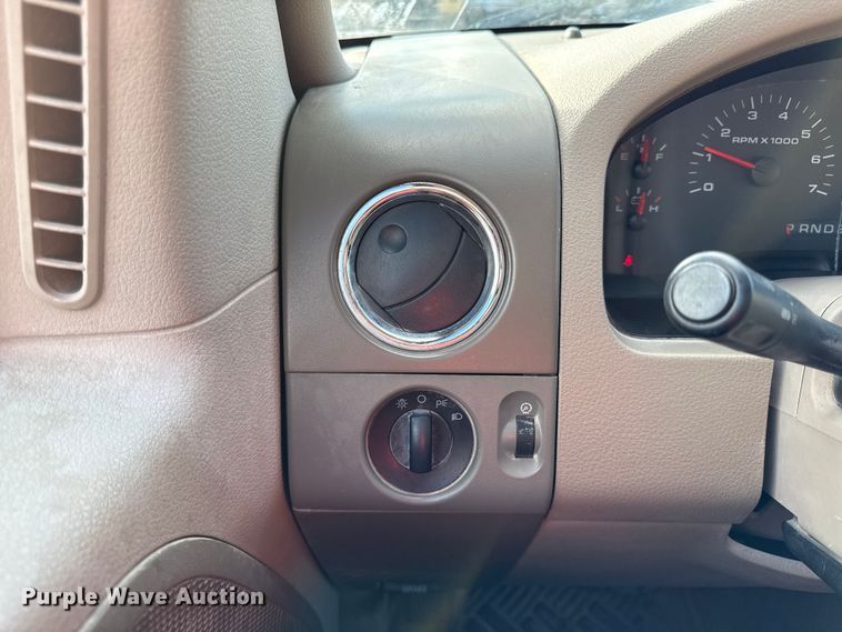 image for item EN0107 2005 Ford F150 SuperCab pickup truck