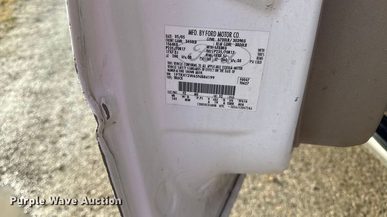 image for item EN0107 2005 Ford F150 SuperCab pickup truck