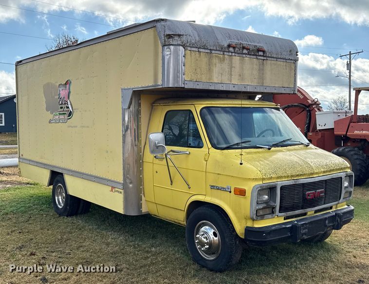 image for item EN0110 1996 GMC G3500 box truck