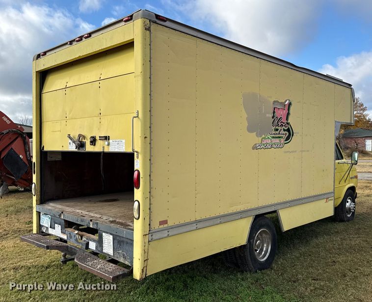 image for item EN0110 1996 GMC G3500 box truck