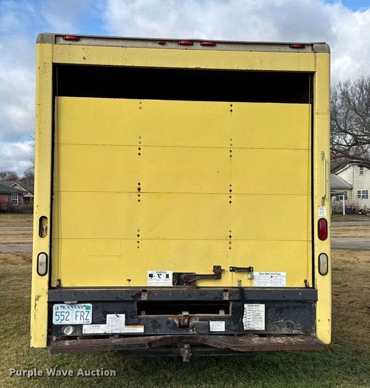 image for item EN0110 1996 GMC G3500 box truck