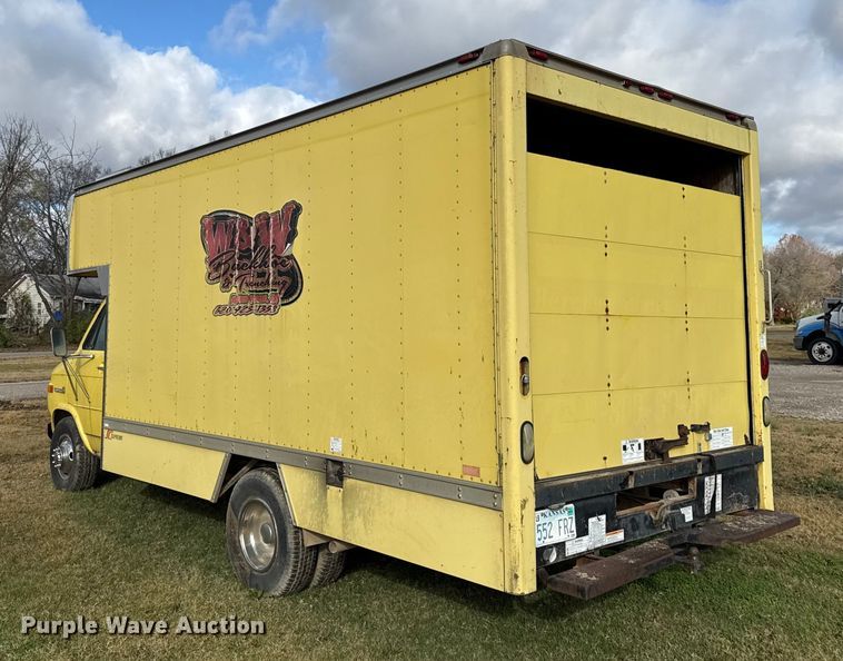 image for item EN0110 1996 GMC G3500 box truck