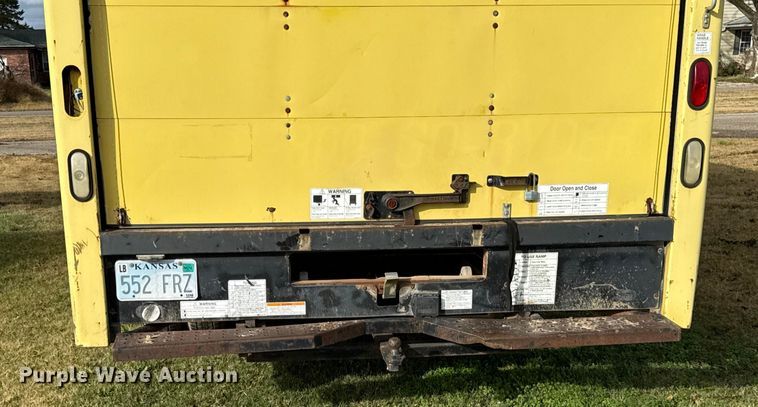 image for item EN0110 1996 GMC G3500 box truck