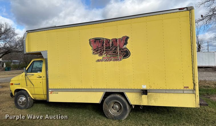 image for item EN0110 1996 GMC G3500 box truck