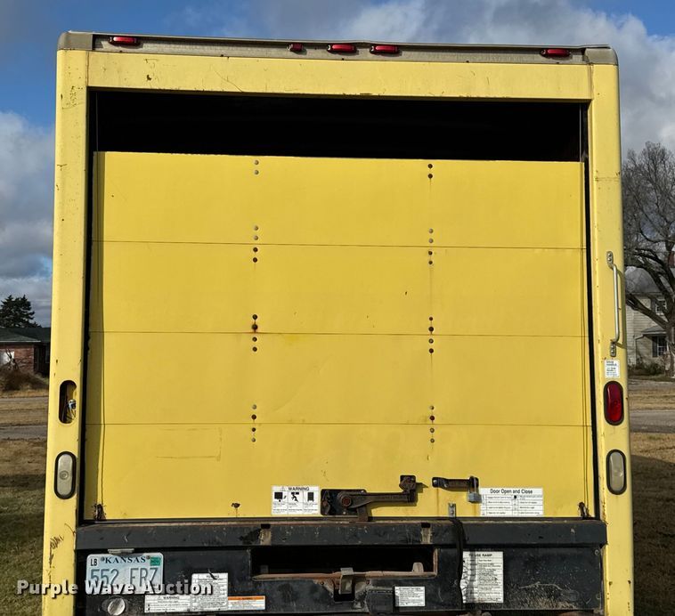 image for item EN0110 1996 GMC G3500 box truck