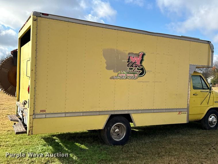 image for item EN0110 1996 GMC G3500 box truck