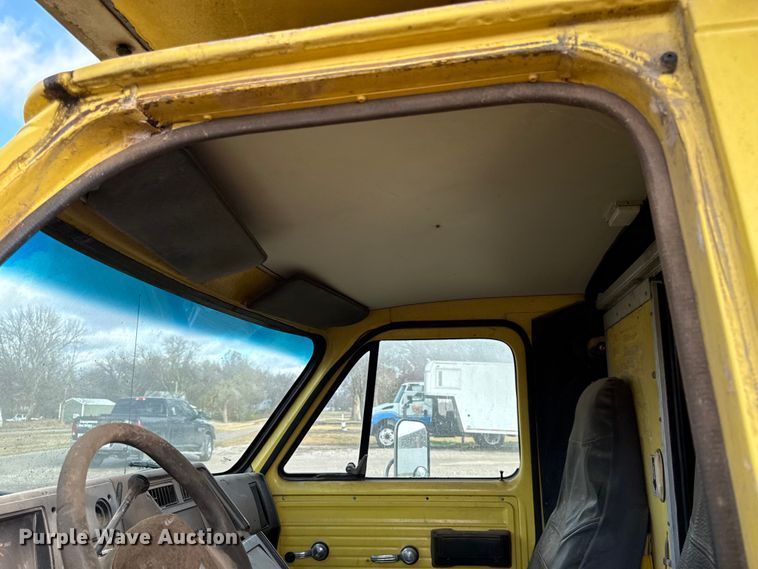 image for item EN0110 1996 GMC G3500 box truck