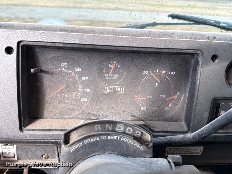 image for item EN0110 1996 GMC G3500 box truck