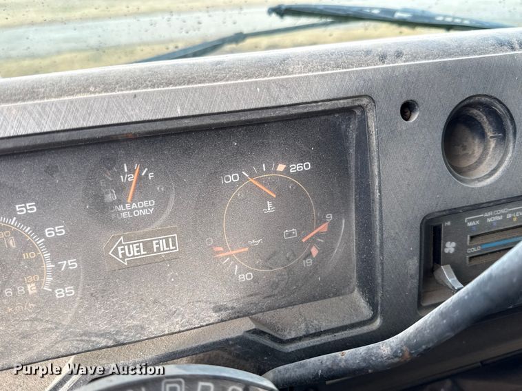 image for item EN0110 1996 GMC G3500 box truck