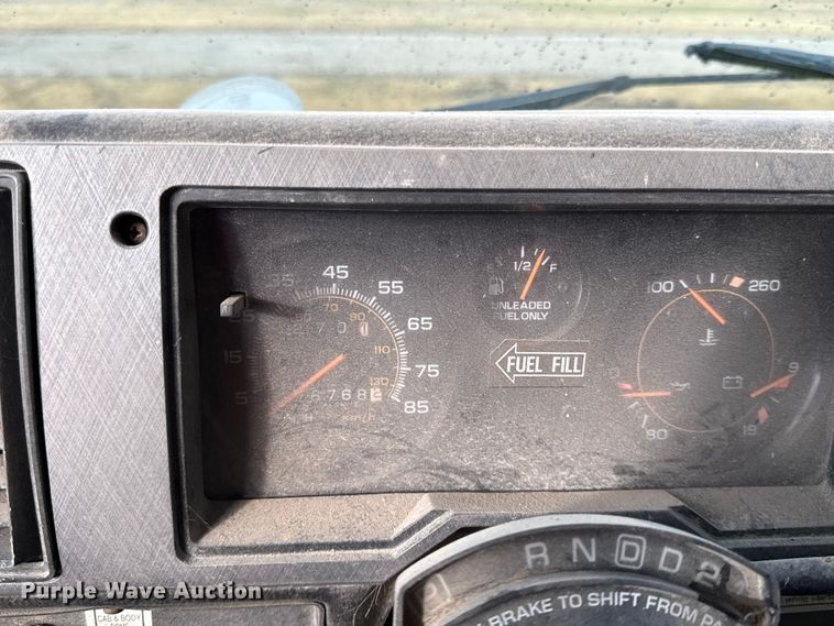 image for item EN0110 1996 GMC G3500 box truck