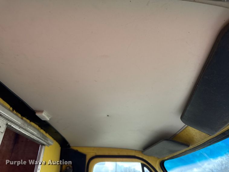 image for item EN0110 1996 GMC G3500 box truck