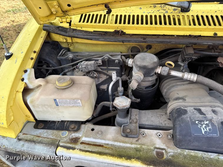 image for item EN0110 1996 GMC G3500 box truck