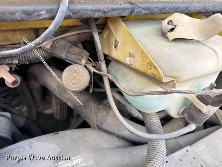 image for item EN0110 1996 GMC G3500 box truck