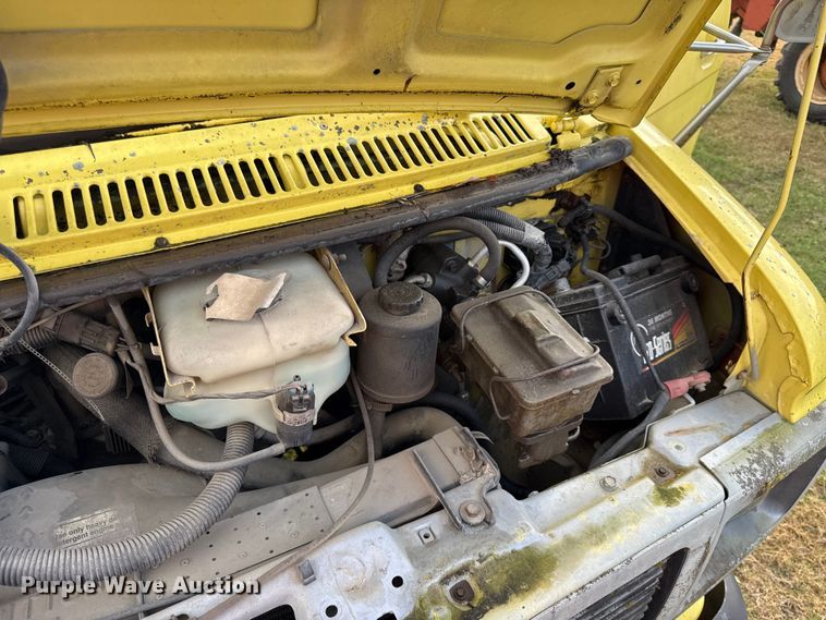 image for item EN0110 1996 GMC G3500 box truck