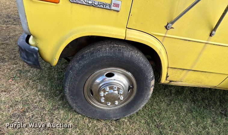 image for item EN0110 1996 GMC G3500 box truck