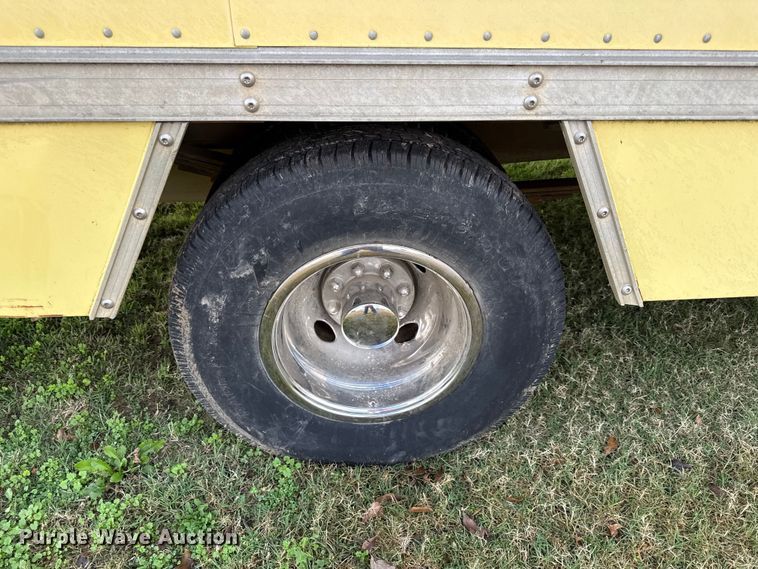 image for item EN0110 1996 GMC G3500 box truck