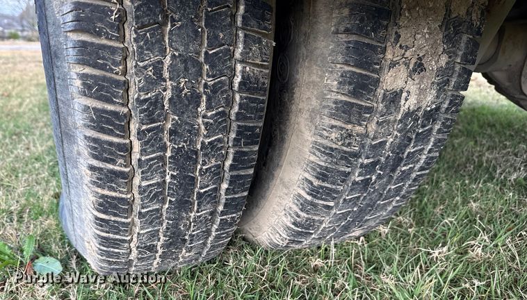 image for item EN0110 1996 GMC G3500 box truck