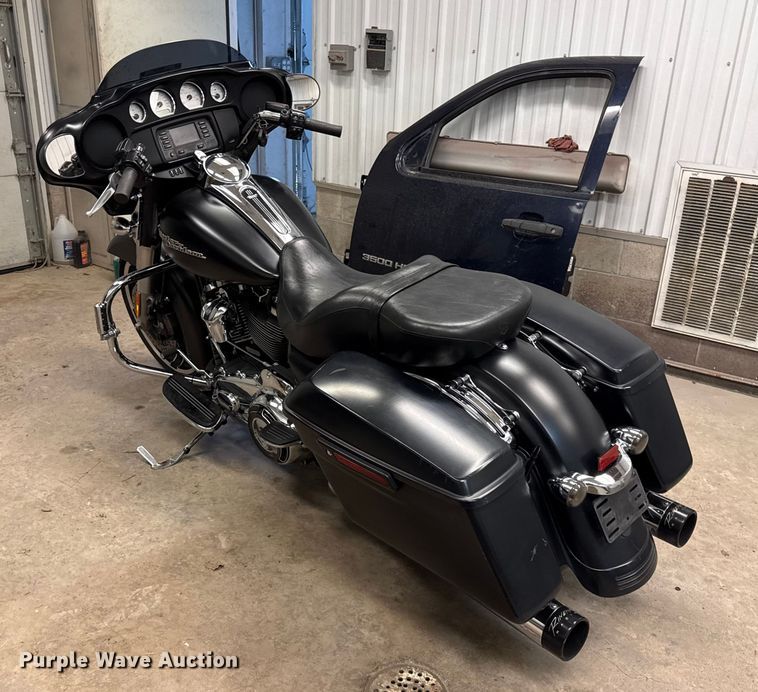 image for item EN0122 2017 Harley Davison Street glide motorcycle