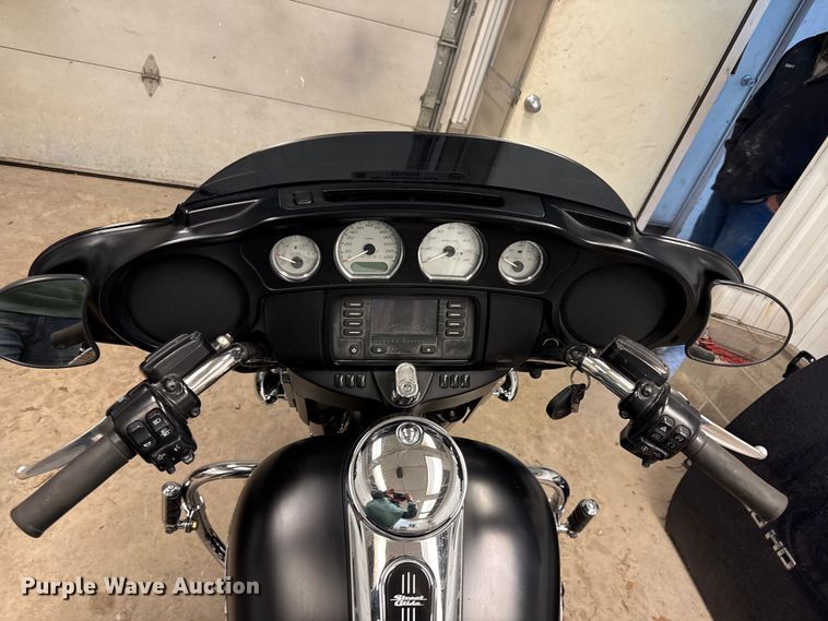 image for item EN0122 2017 Harley Davison Street glide motorcycle