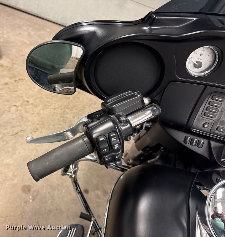 image for item EN0122 2017 Harley Davison Street glide motorcycle