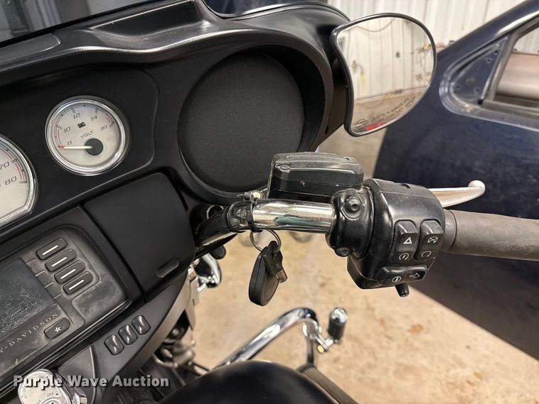 image for item EN0122 2017 Harley Davison Street glide motorcycle