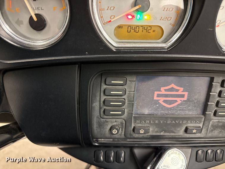 image for item EN0122 2017 Harley Davison Street glide motorcycle