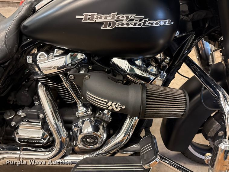 image for item EN0122 2017 Harley Davison Street glide motorcycle