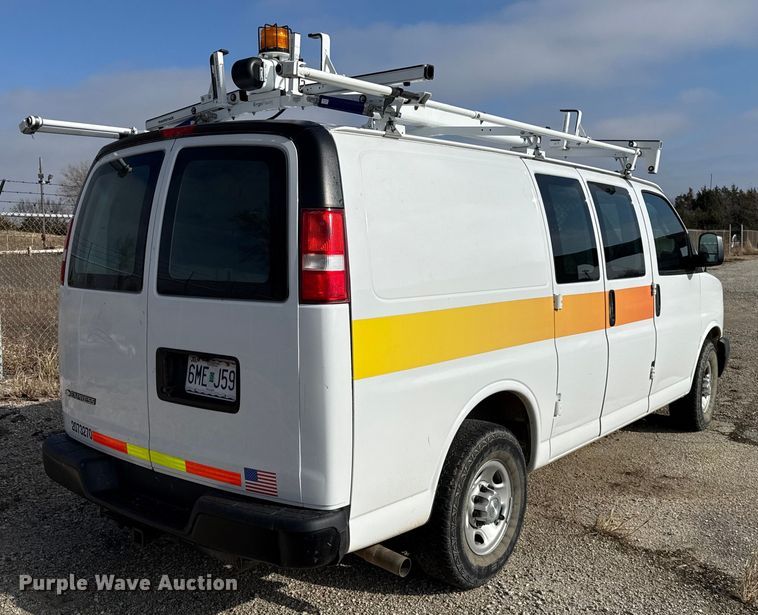 image for item EN0152 2017 Chevrolet Express 2500 van