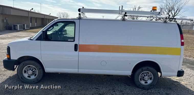 image for item EN0152 2017 Chevrolet Express 2500 van