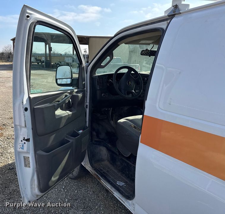 image for item EN0152 2017 Chevrolet Express 2500 van