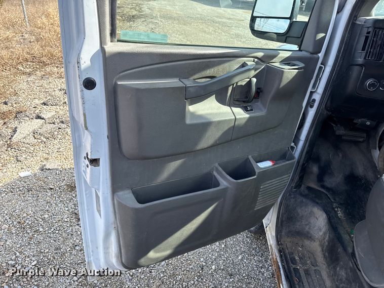 image for item EN0152 2017 Chevrolet Express 2500 van