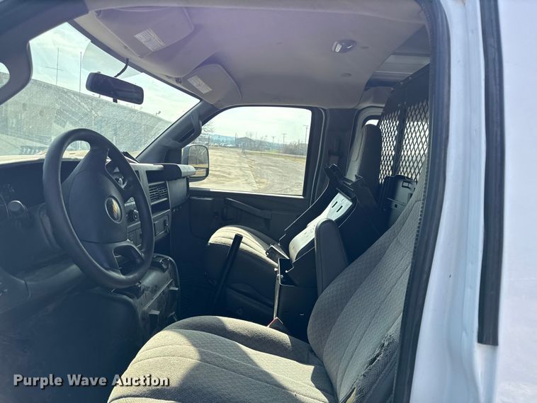 image for item EN0152 2017 Chevrolet Express 2500 van