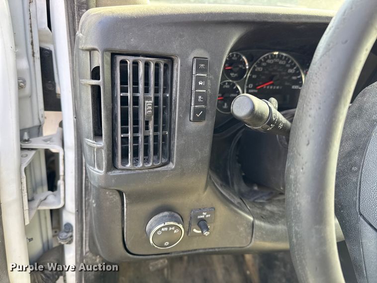 image for item EN0152 2017 Chevrolet Express 2500 van
