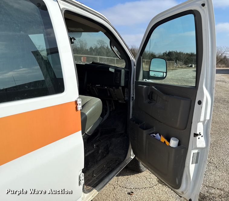 image for item EN0152 2017 Chevrolet Express 2500 van