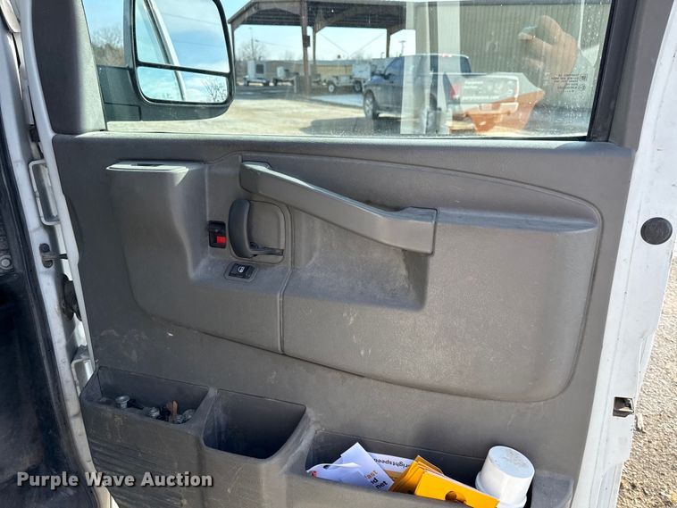 image for item EN0152 2017 Chevrolet Express 2500 van