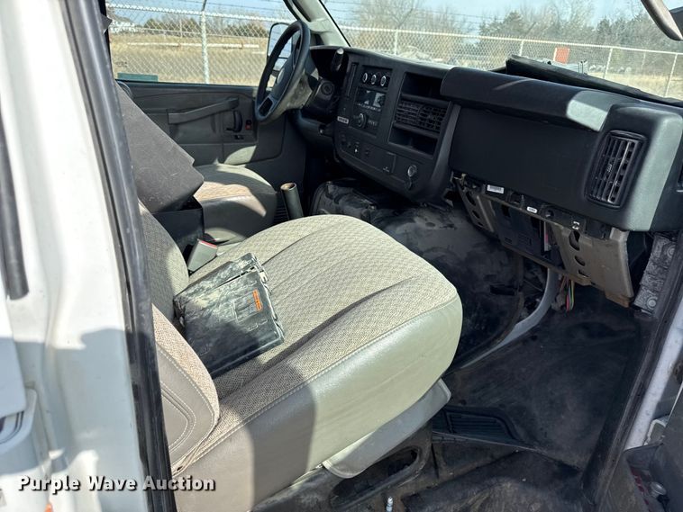 image for item EN0152 2017 Chevrolet Express 2500 van