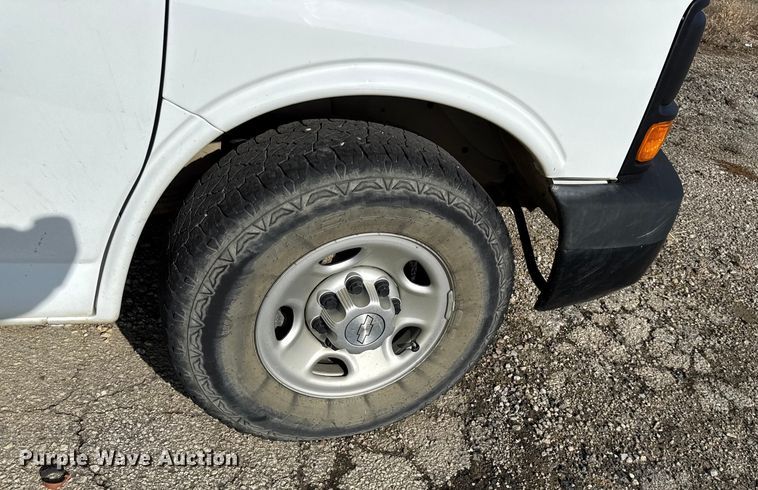 image for item EN0152 2017 Chevrolet Express 2500 van