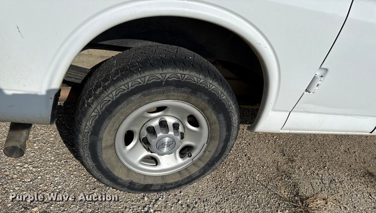 image for item EN0152 2017 Chevrolet Express 2500 van