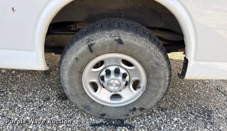 image for item EN0152 2017 Chevrolet Express 2500 van