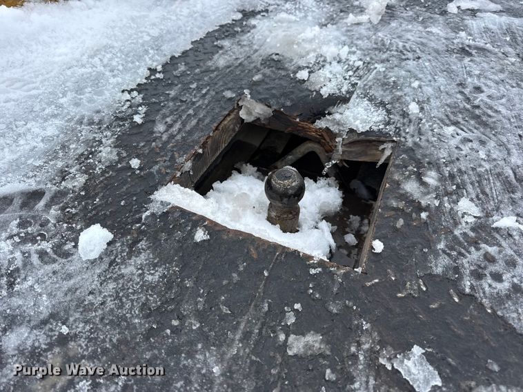 image for item EN0754 2013 Ford F450 flatbed truck