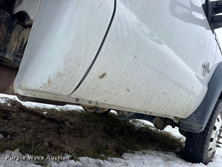 image for item EN0754 2013 Ford F450 flatbed truck